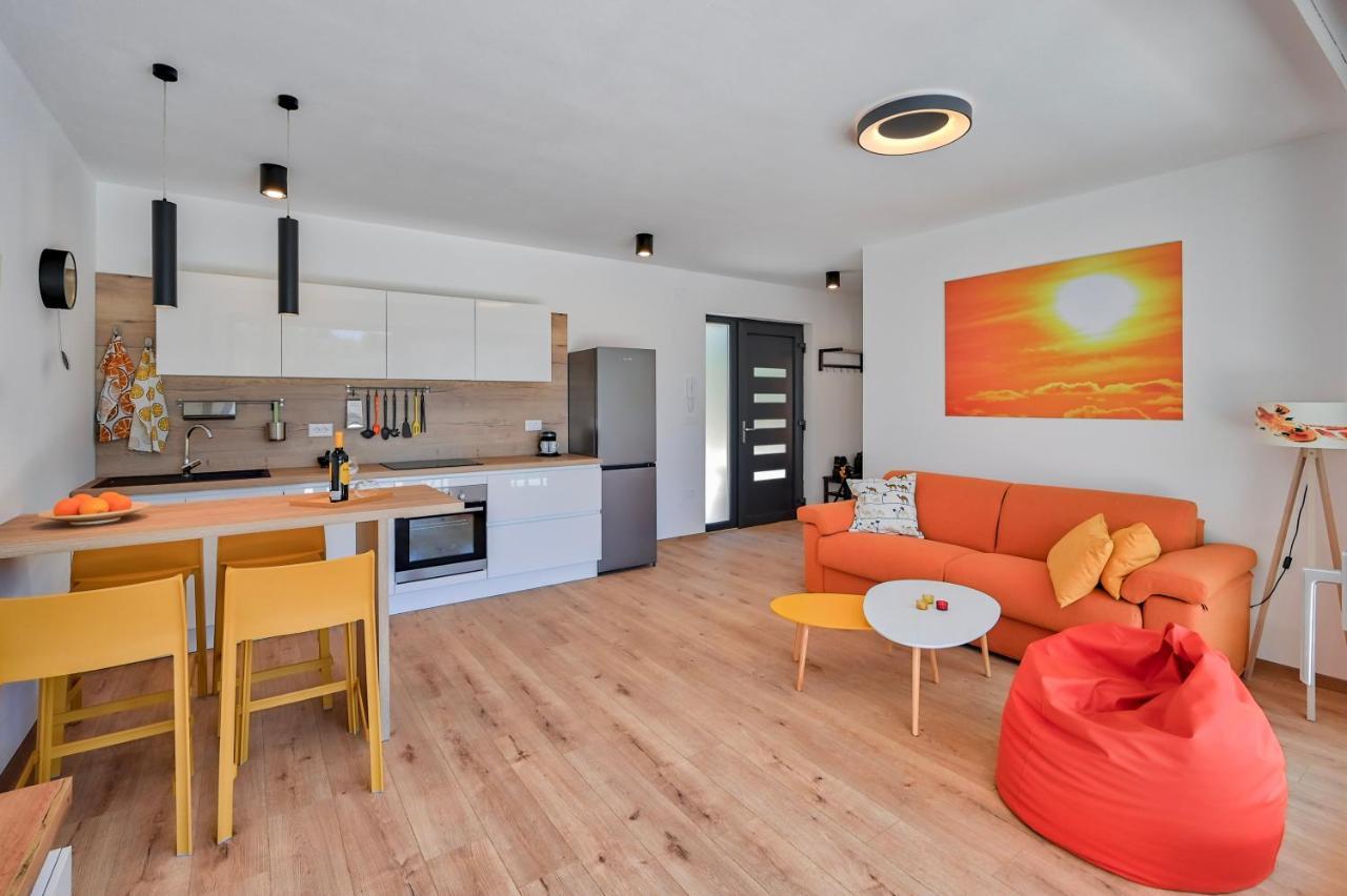 Villa Solis-Modern Villa For A Romantic Retreat, Heated Pool ลิทซ์ยัน ภายนอก รูปภาพ